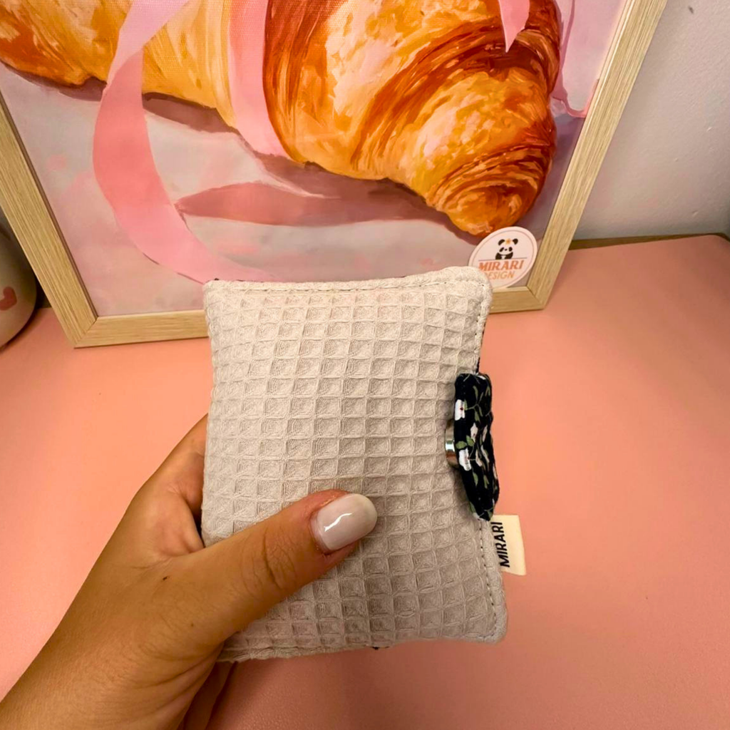 Porta assorbenti Waffle - Sabbia, Fiorellini bianchi - PRONTA CONSEGNA