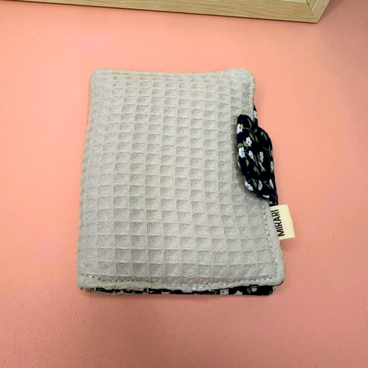 Porta assorbenti Waffle - Sabbia, Fiorellini bianchi - PRONTA CONSEGNA